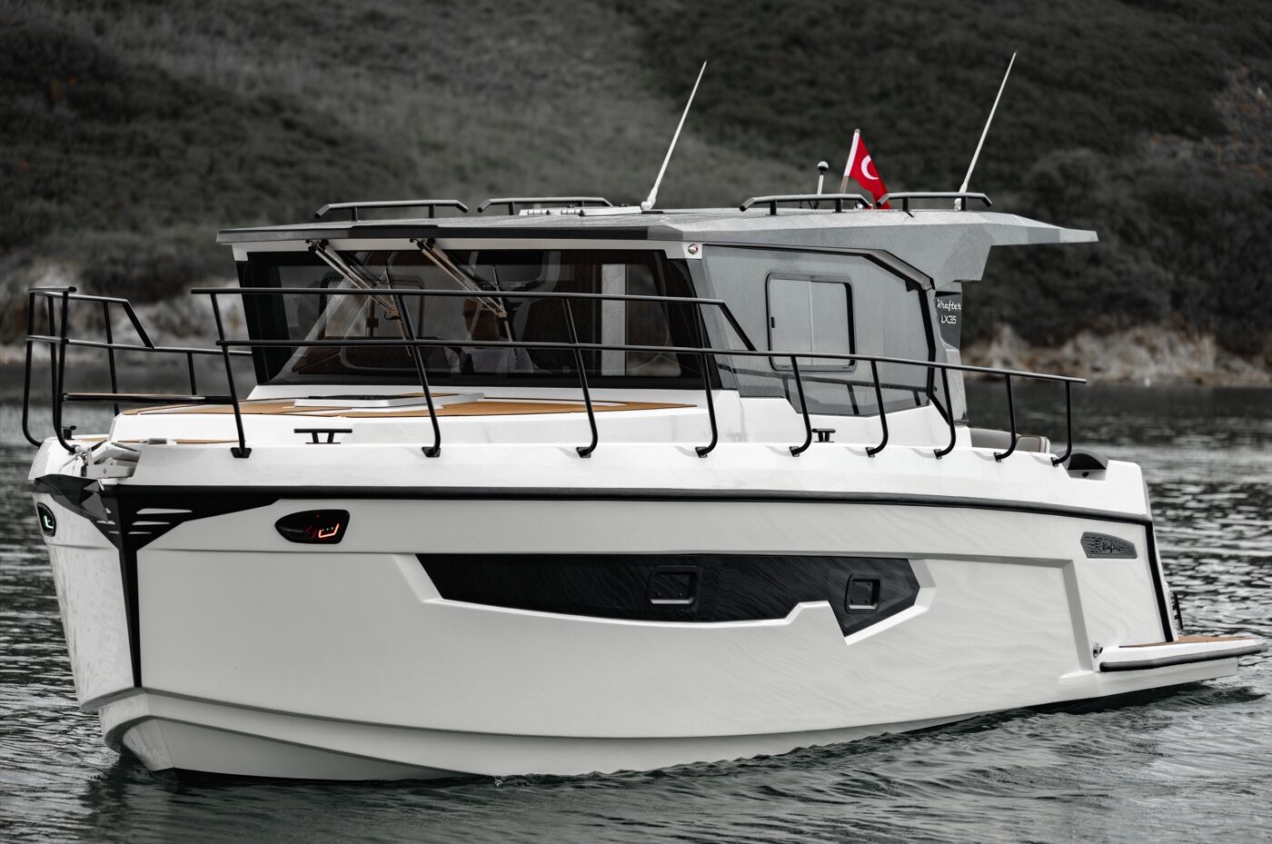Krafter LX35 Luxury Yacht + Suzuki 250 APX Çift Deniz Motoru