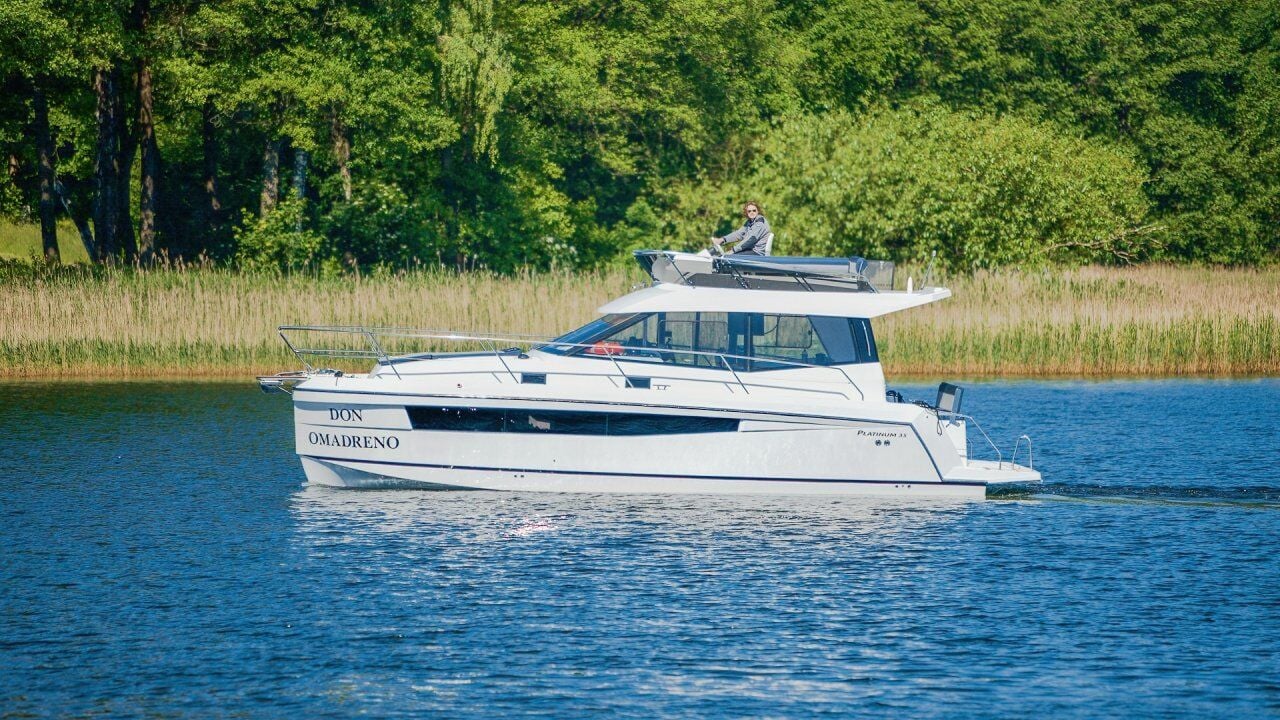 Odysseya Platinium 35 + Yanmar 110 HP Diesel İçten Takma Şaftlı Motor